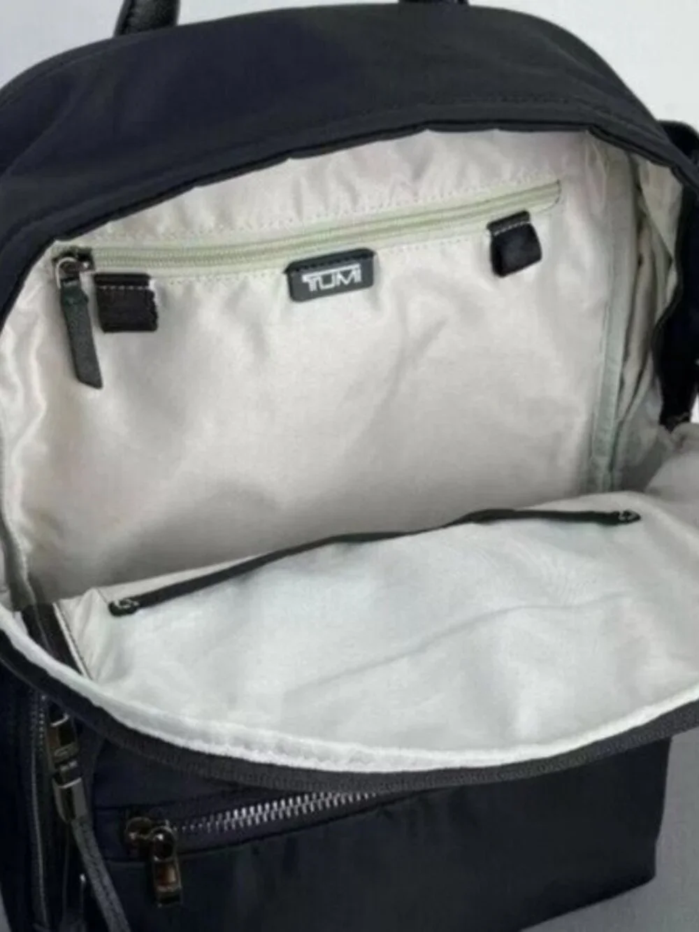 🍒🍒TUMI Voyageur Montana Backpack Black/Gunmetal - beautiful like-new condition - Picture 6 of 10